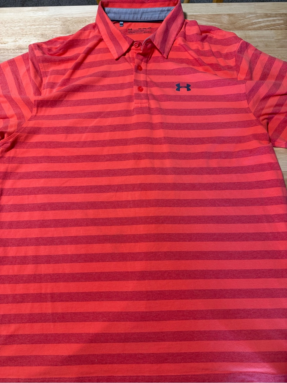Men’s Under Armour HeatGear Polo Shirt Size 2XL Coral Striped Golf Athletic